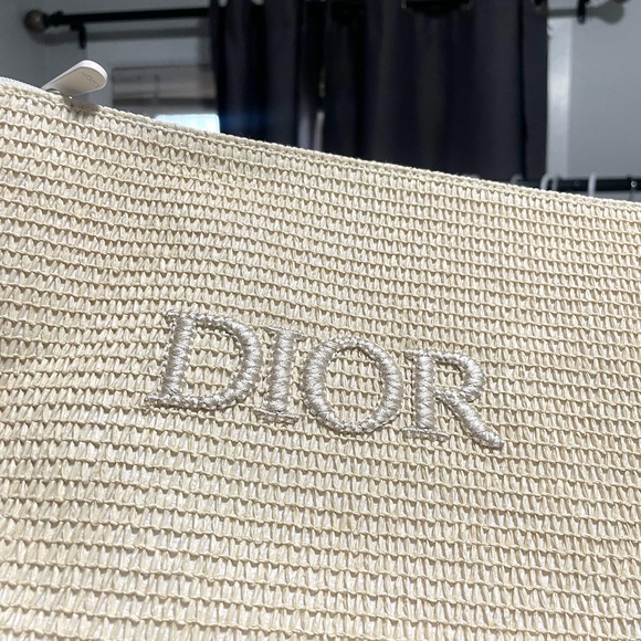 DIOR Raffia Pouch - (Gift with $150+ Purchase) 2024 - Picture 2 of 5